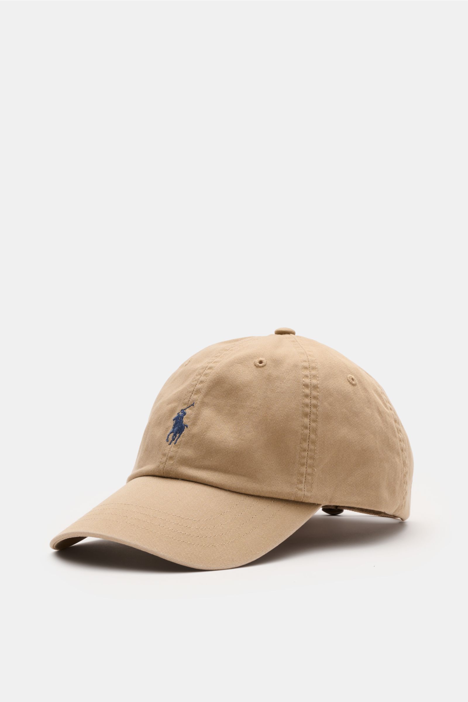 Polo Ralph Lauren Baseball-Cap beige aus reiner Baumwolle, Six-Panel-Design, Logo-Stitching vorne, verstellbarer Verschluss, seitliche Perspektive.