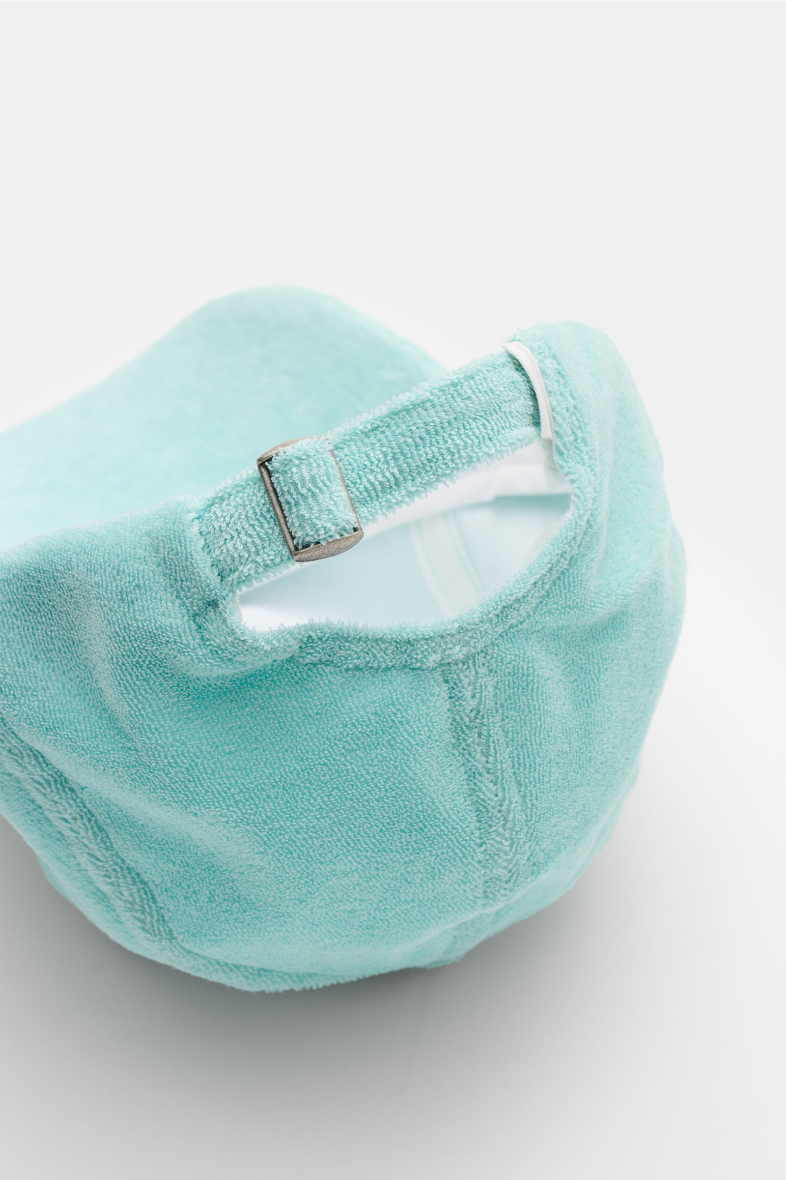 04651/ A trip in a bag Frottee-Cap 'Oyster' mintgrün, Rückansicht, weiche Baumwoll-Frottee-Qualität, verstellbarer Verschluss, dezentes Weblabel