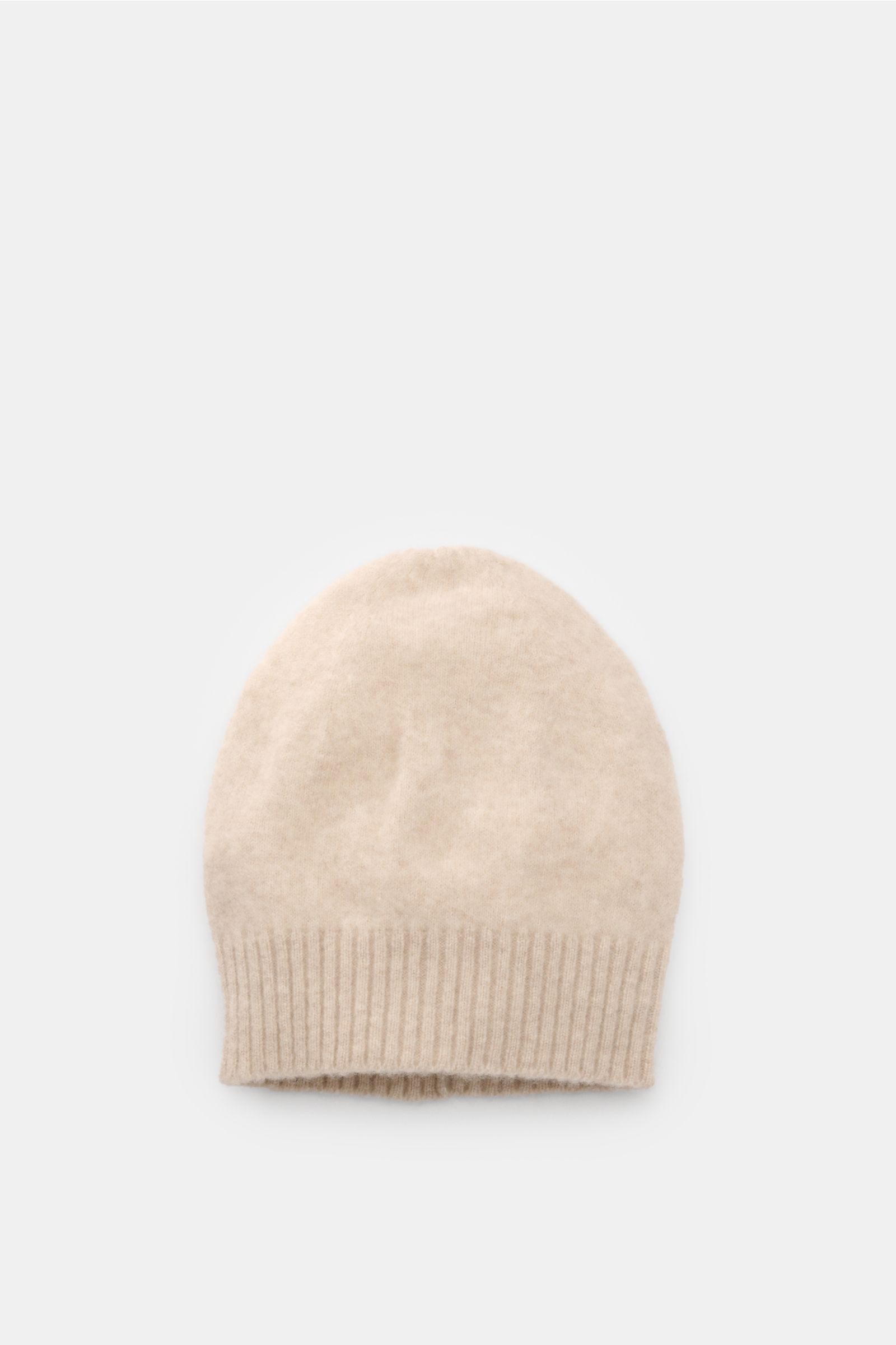 Top-down view of Piacenza 1733 Mütze sand, a soft, finely knitted beanie with a wide ribbed edge made from cashmere, silk, and high-quality microfiber, offering luxury warmth and style for cold days.  

Description: Luxus für kalte Tage – die Mütze aus