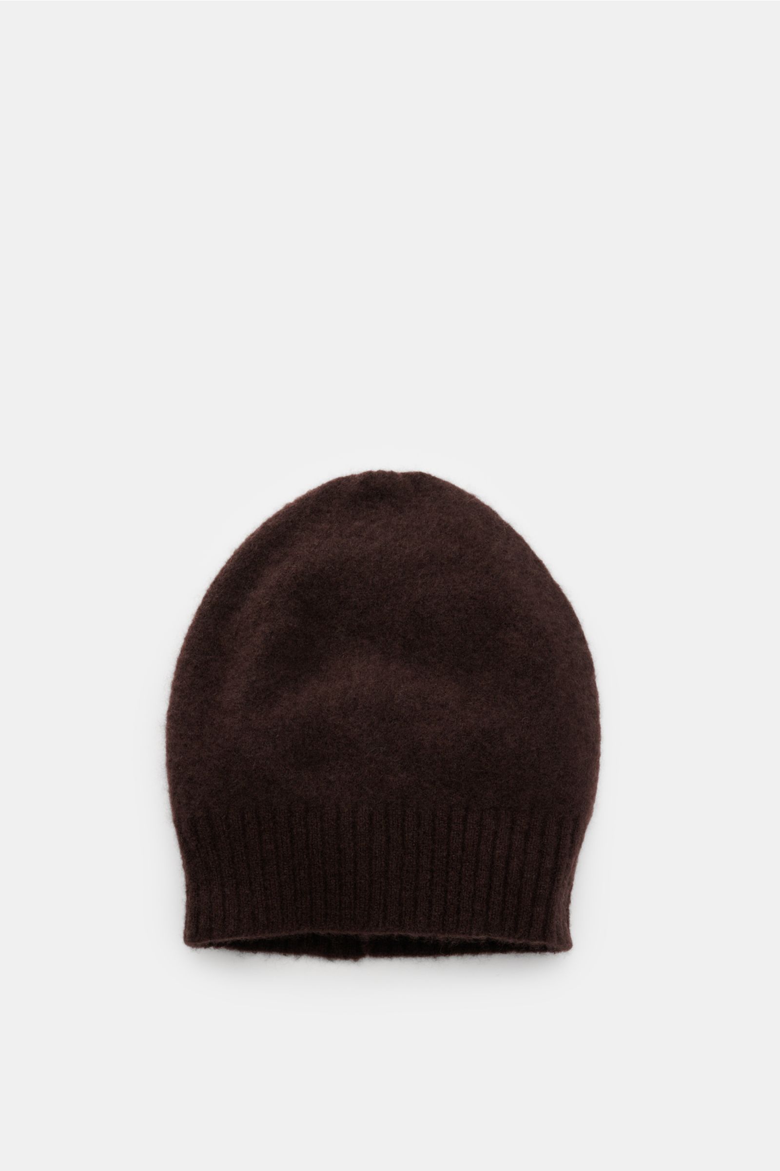 Top-down view of Piacenza 1733 Mütze dunkelbraun, a soft dark brown beanie made from cashmere, silk, and microfibre with fine knitting and a broad ribbed edge. Luxus für kalte Tage – die Mütze aus Cashmere, Seide und hochwertiger Microfaser von PIACENZA 1