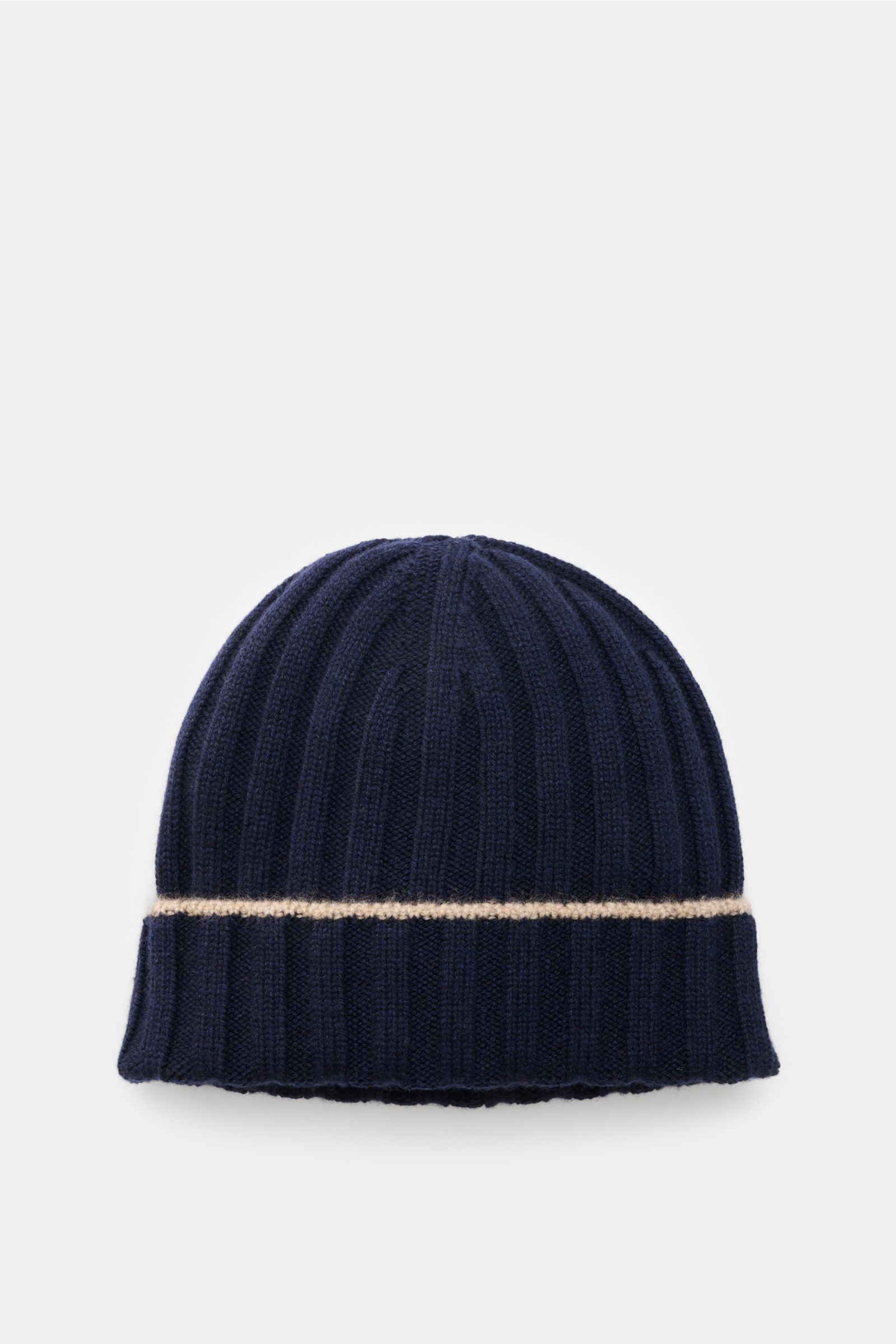 Brunello Cucinelli Cashmere Mütze navy, frontal fotografiert, aus reinem Cashmere, weicher Griff, markanter Rippstrick, Umschlag mit Kontrastkante.