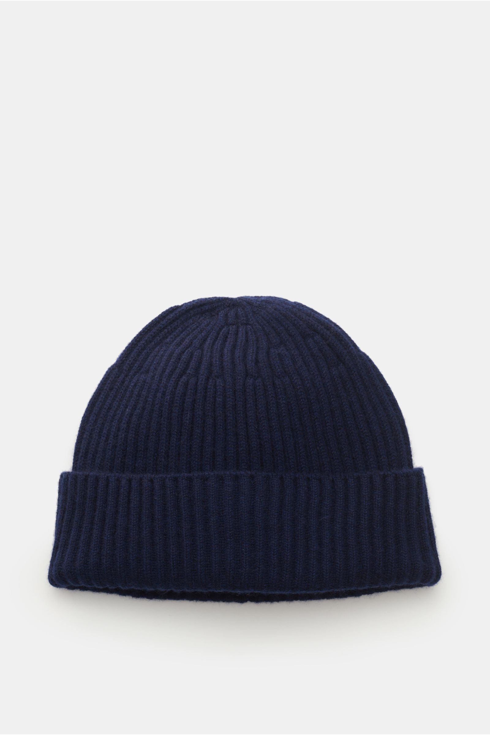 Front view of Brunello Cucinelli Cashmere Mütze navy, a ribbed knit navy blue cashmere beanie with a wide cuff, soft and warm.

Diese Mütze aus edlem Cashmere im zeitlosen Rippstrick-Design von BRUNELLO CUCINELLI bringt behagliche Wärme und luxuriösen 