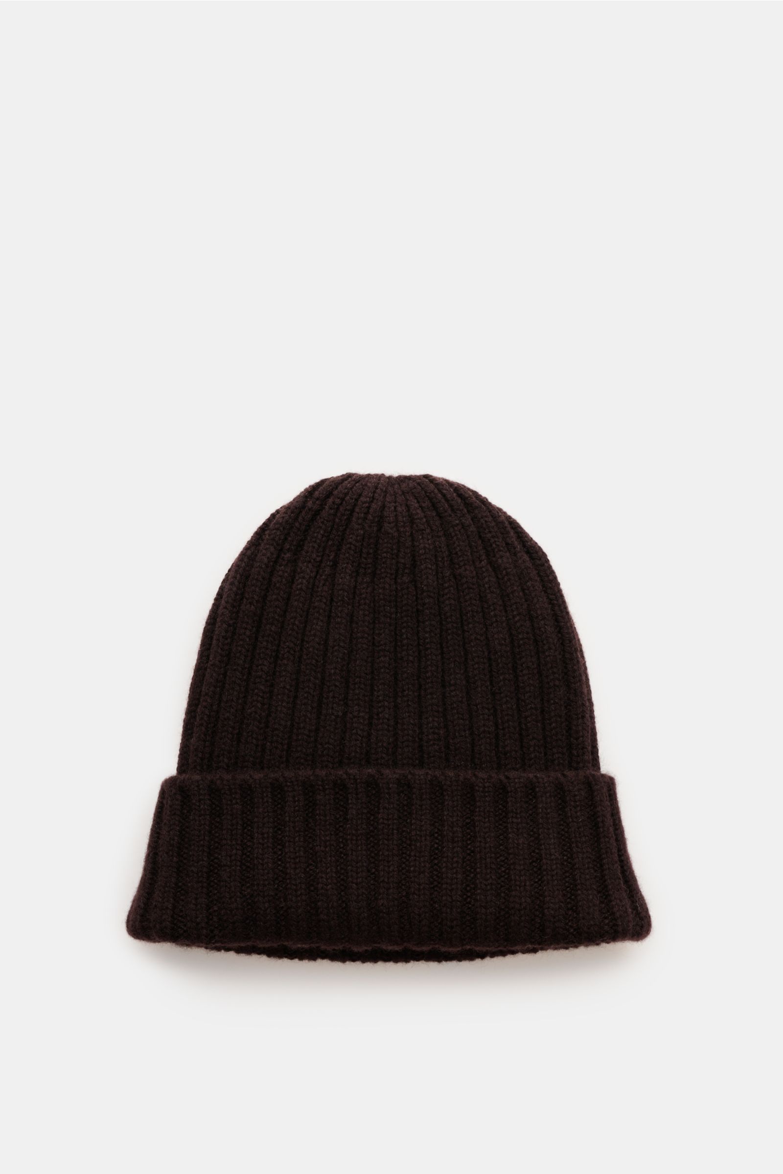 Fedeli Cashmere Mütze dunkelbraun, frontal fotografiert, aus reinem Cashmere mit weichem Griff, breitem Rippstrick, mittelfeinem Strickbild und variablem Umschlag.