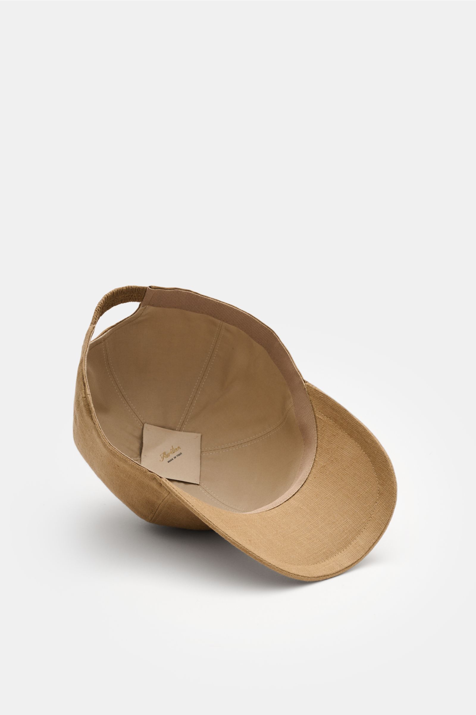 Aurélien Baseball-Cap camel aus reinem Leinen, innen Baumwollfutter, Six-Panel-Stil, gebogener Schirm, seitliche Perspektive.
