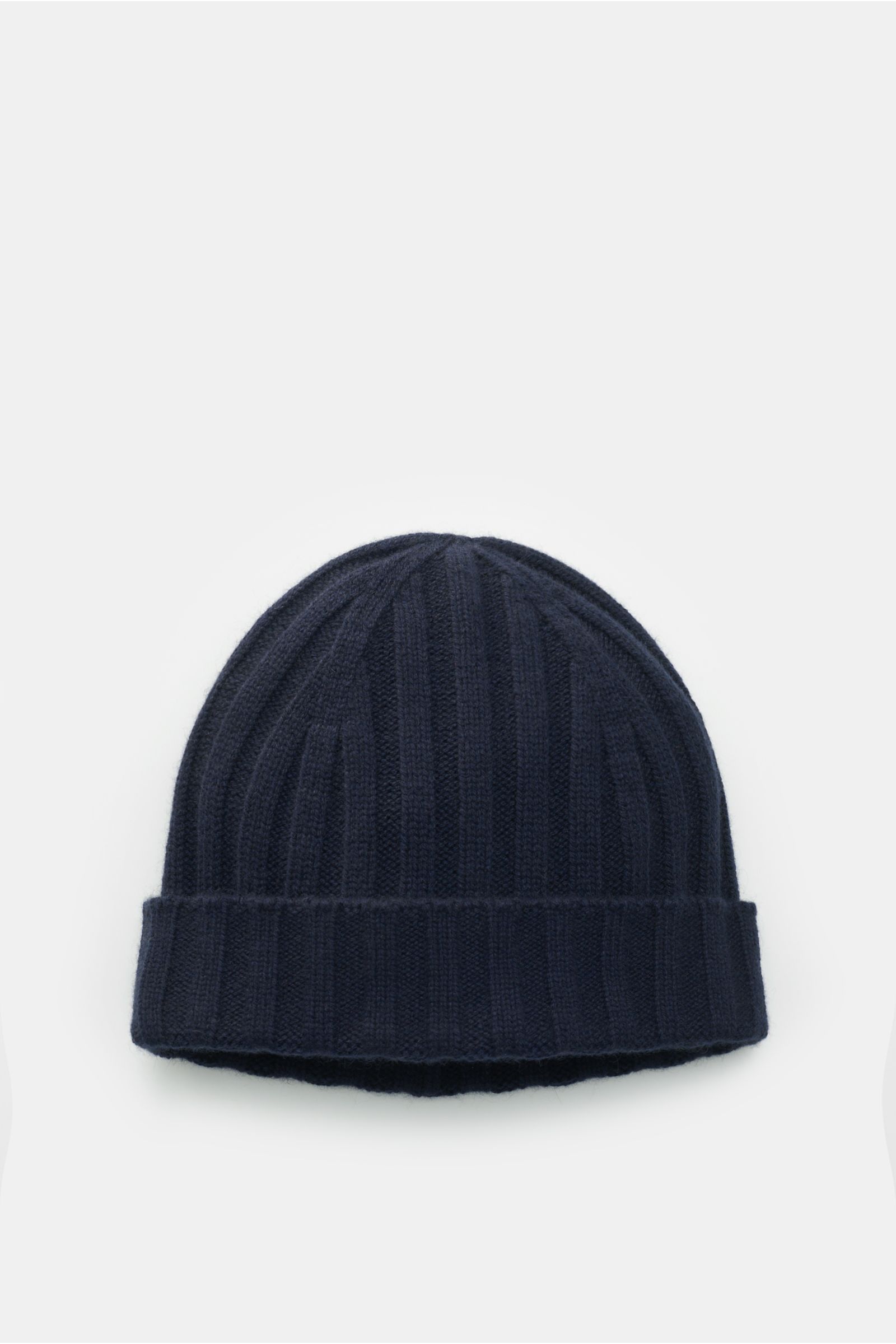 von Braun Cashmere Mütze navy, navyblaue Strickmütze aus reinem mongolischem Cashmere, feines Rippstrickmuster, schmaler Umschlag, weich, frontal fotografiert.