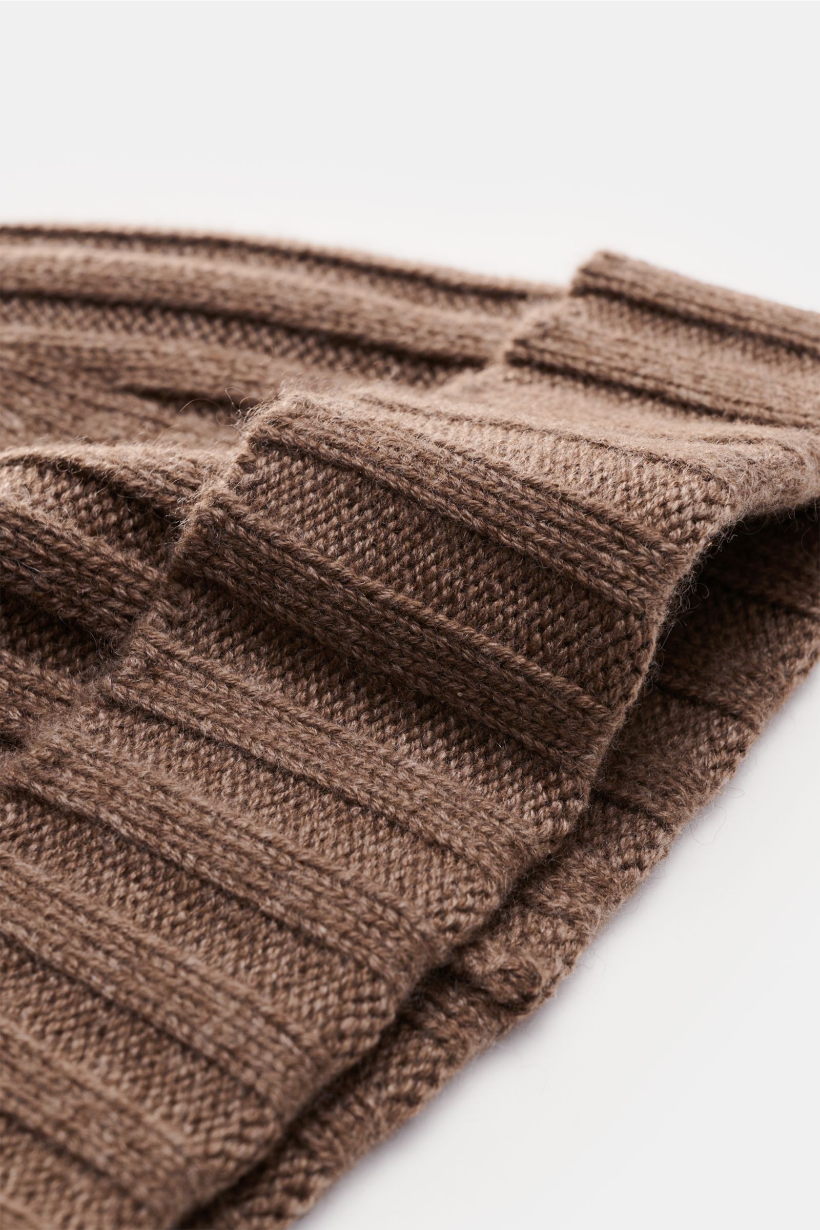 Close-up side view of von Braun Cashmere beanie brown mottled showing fine rib knit pattern, small turn-up, and soft pure cashmere texture.