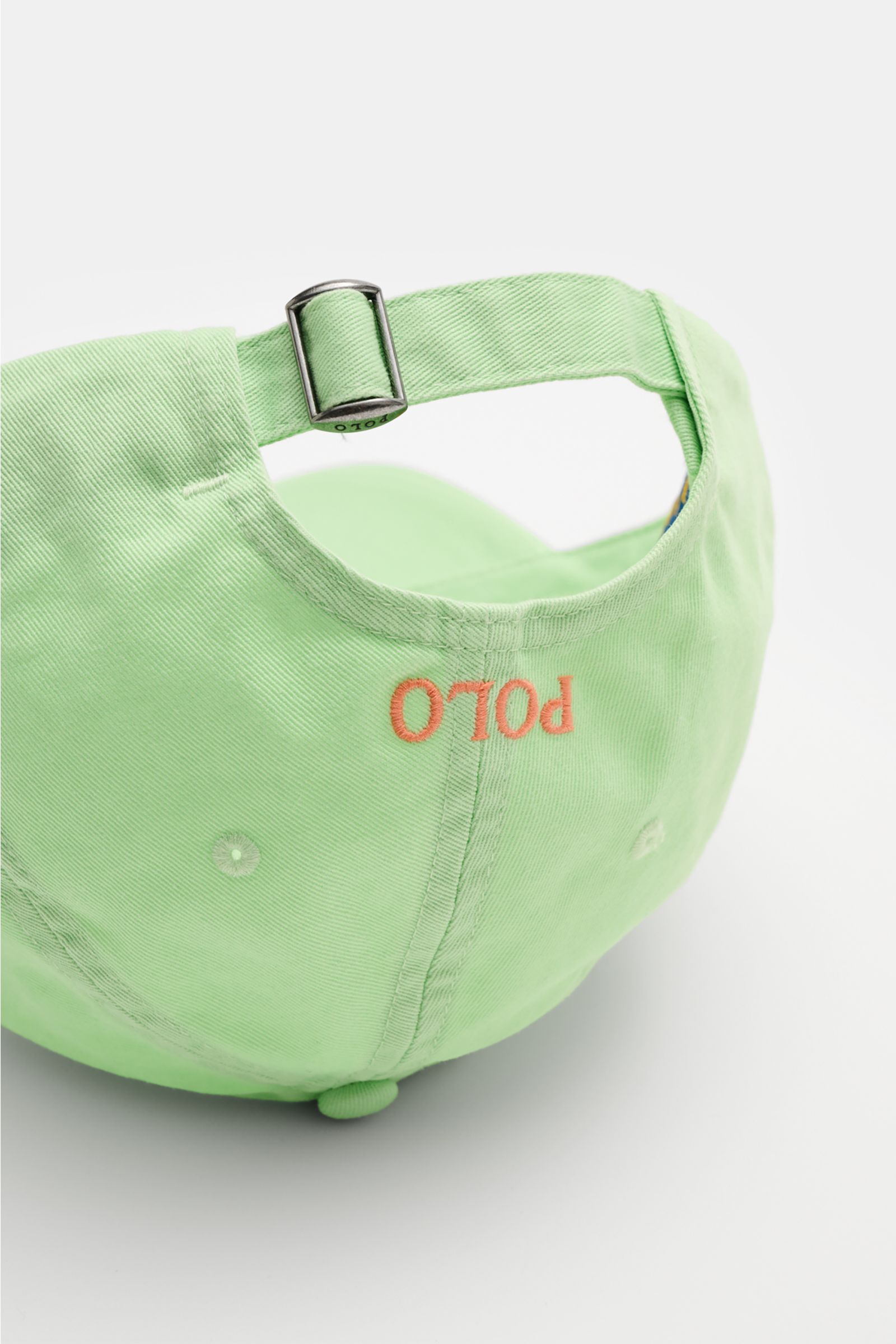 Polo Ralph Lauren Baseball-Cap hellgrün shown from the back with adjustable strap and metal buckle, featuring logo stitching on pure cotton six-panel design. Lässige Looks: Die Baseball-Cap von POLO RALPH LAUREN überzeugt als vielseitiges Accessoire fü