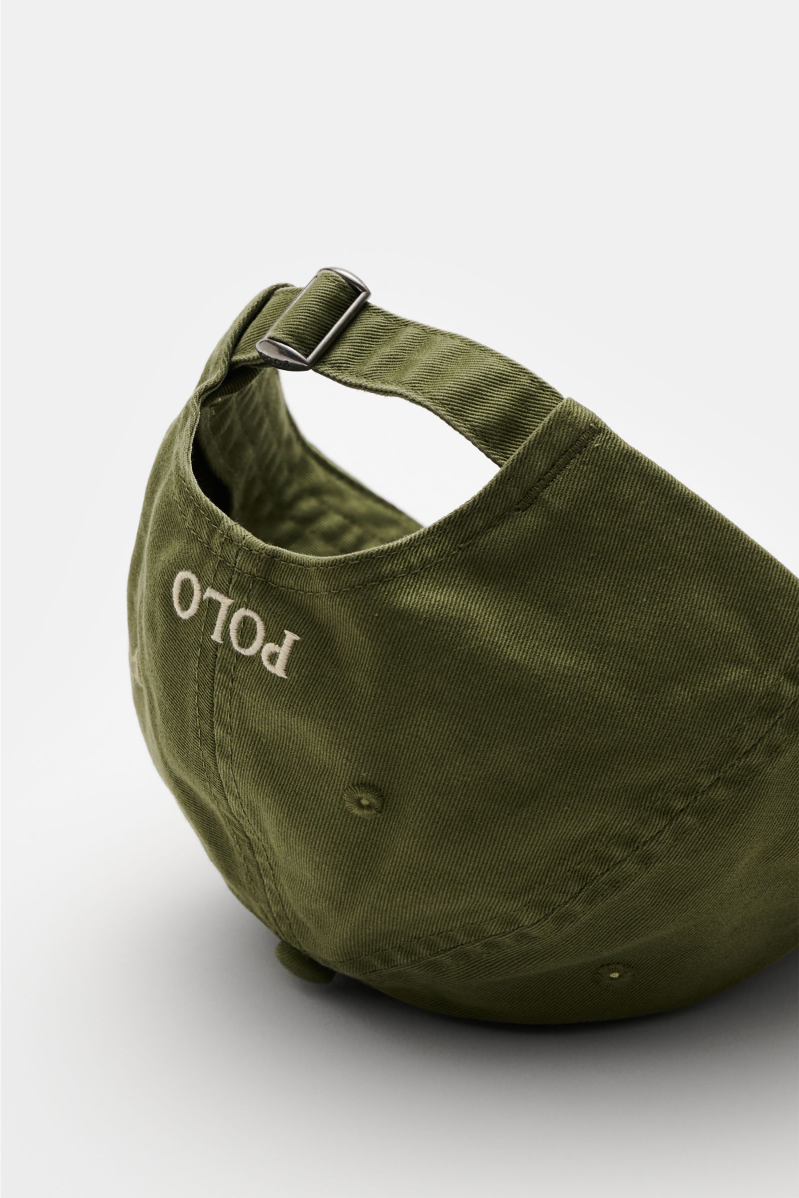Polo Ralph Lauren Baseball-Cap oliv shown from the back, made of pure cotton with classic six-panel design, adjustable strap, and front logo stitching. Lässige Looks: Die Baseball-Cap von POLO RALPH LAUREN überzeugt als vielseitiges Accessoire für spor