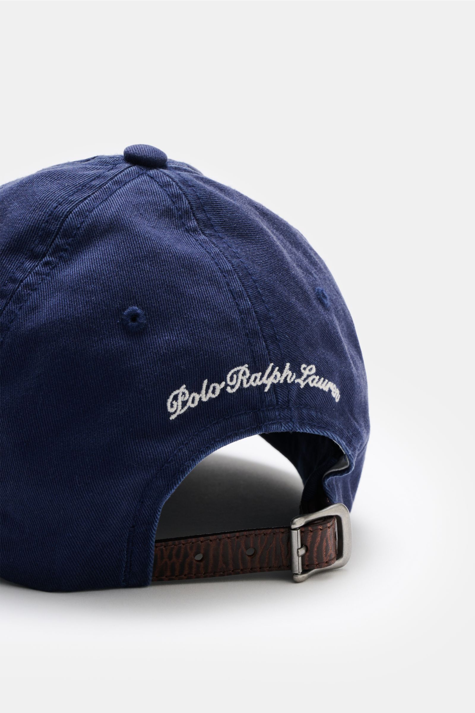 Polo Ralph Lauren Baseball-Cap navy aus reiner Baumwolle, Six-Panel-Design, verstellbarer Verschluss, Stitching hinten, Detailaufnahme von hinten.