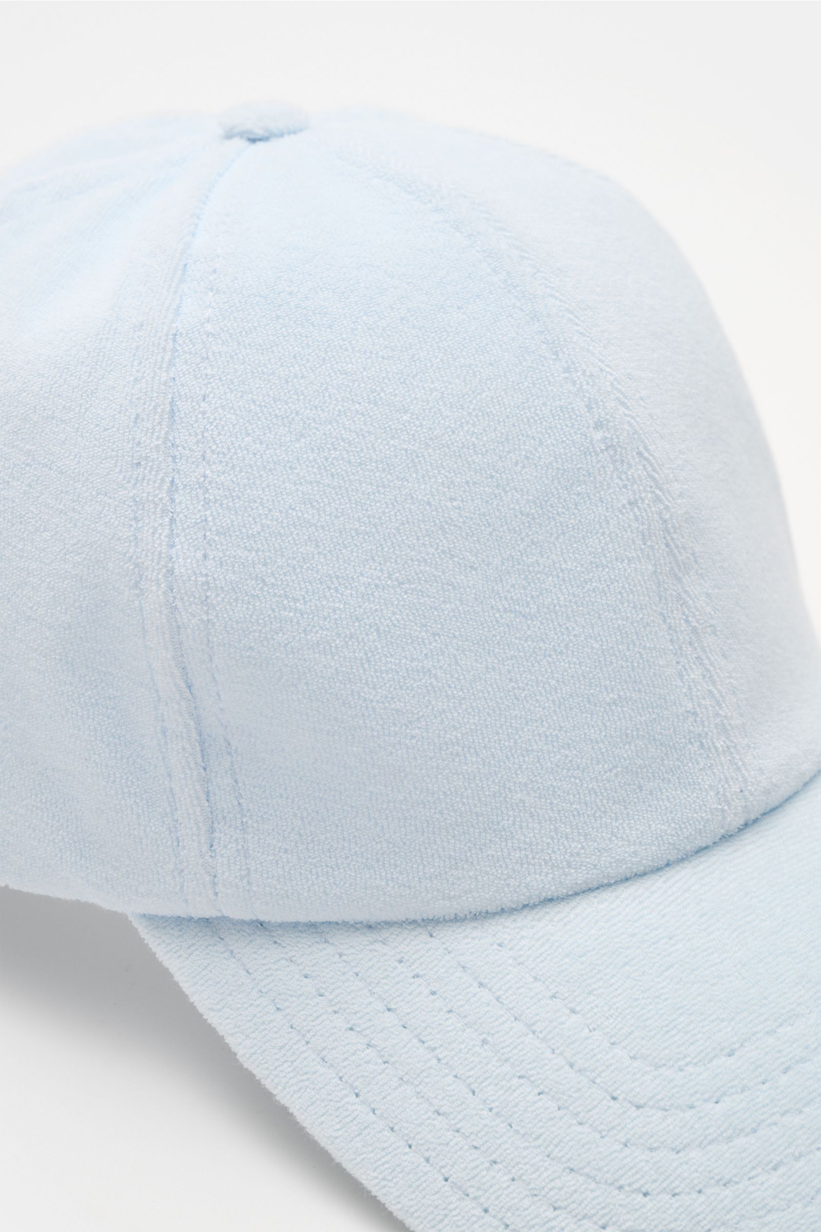 Close-up side view of the 04651/ A trip in a bag Terry baseball cap 'Terry' pastel blue in soft cotton terry with six panels and adjustable closure. Spring awakening: This stylish baseball cap in soft terry by label 04651/ A TRIP IN A BAG offers good prot