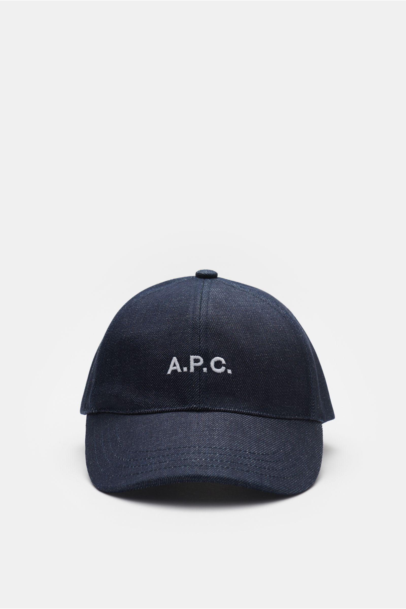 A.P.C. Denim Baseball-Cap 'Charlie' navy aus robustem Baumwoll-Denim, Six-Panel-Design, Logo-Stitching vorne, verstellbar, frontal fotografiert.