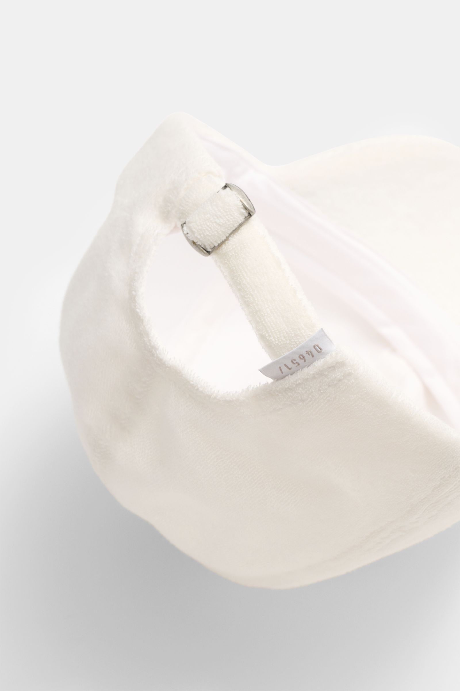 04651/ A trip in a bag Frottee Baseball-Cap 'Terry' creme aus Baumwoll-Frottee mit weichem Griff, Six-Panel-Stil, verstellbarem Verschluss, Rückansicht.