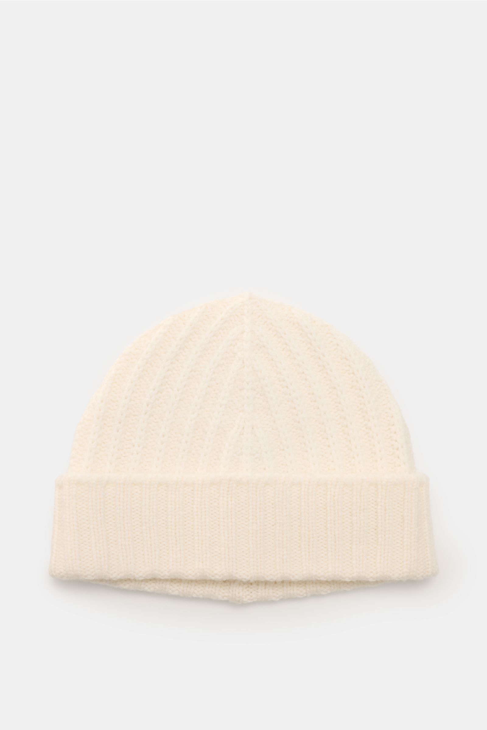 Top-down view of the 04651/ A trip in a bag Cashmere Mütze creme, a luxurious winter cream-colored cashmere beanie with soft feel, patent knit pattern, medium knit texture, and wide cuff.

Luxuriöses Winter-Accessoire: Die edle Cashmere-Mütz