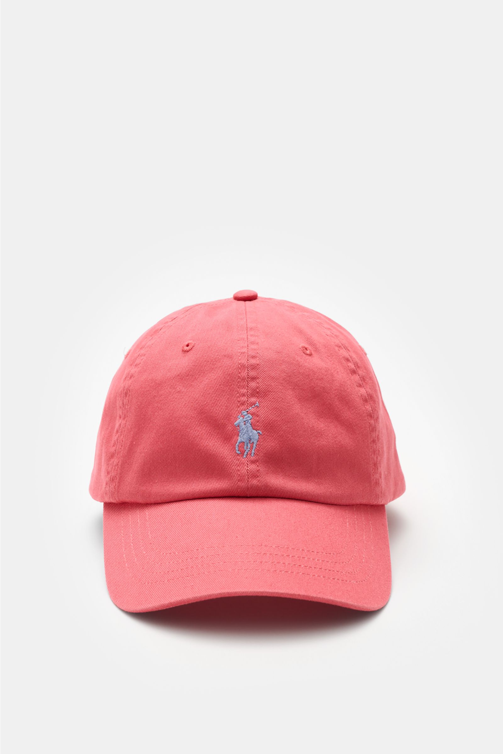 Polo Ralph Lauren Baseball-Cap hellrot shown from the front, classic six-panel design in pure cotton with curved brim, logo stitching, and adjustable back. Die klassische Baseball-Cap von POLO RALPH LAUREN aus reiner Baumwolle verleiht deinem Look spor