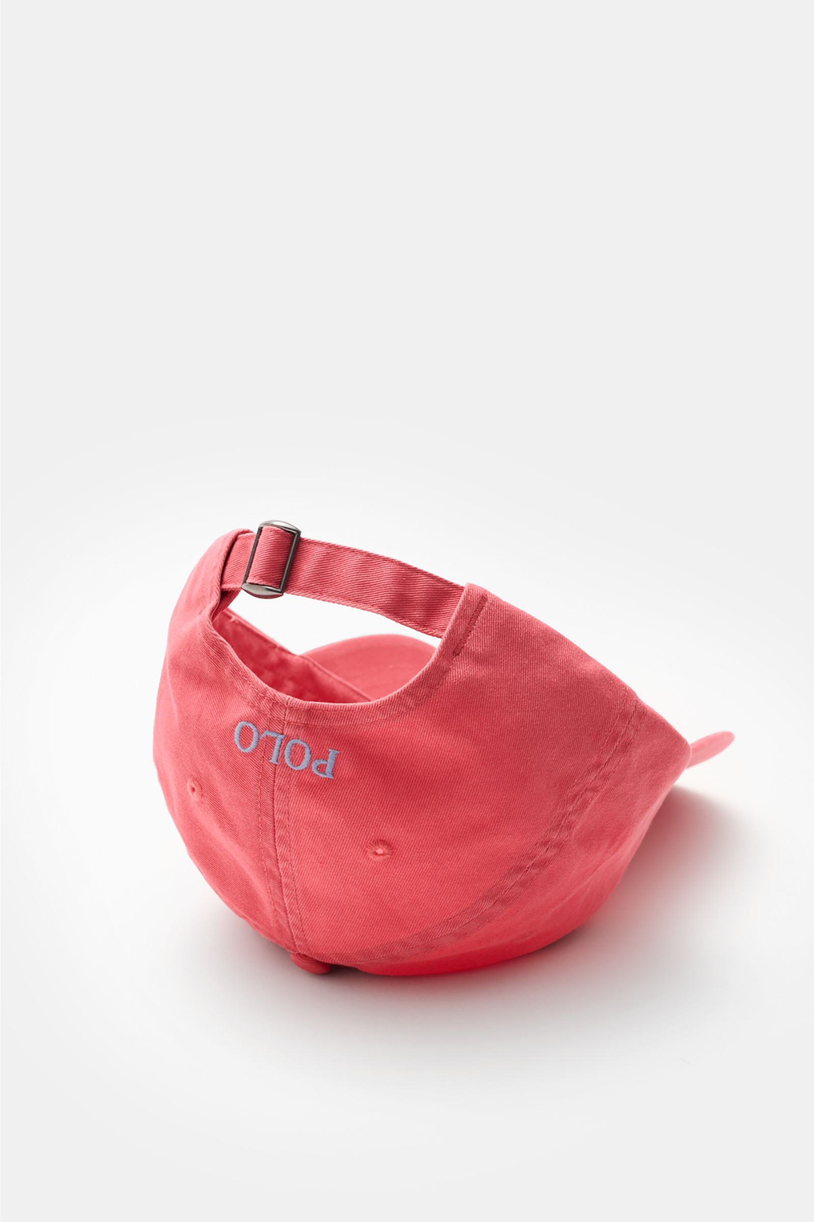 Polo Ralph Lauren Baseball-Cap hellrot shown from the back, classic six-panel design in pure cotton with curved brim, logo stitching, and adjustable strap. Die klassische Baseball-Cap von POLO RALPH LAUREN aus reiner Baumwolle verleiht deinem Look spor