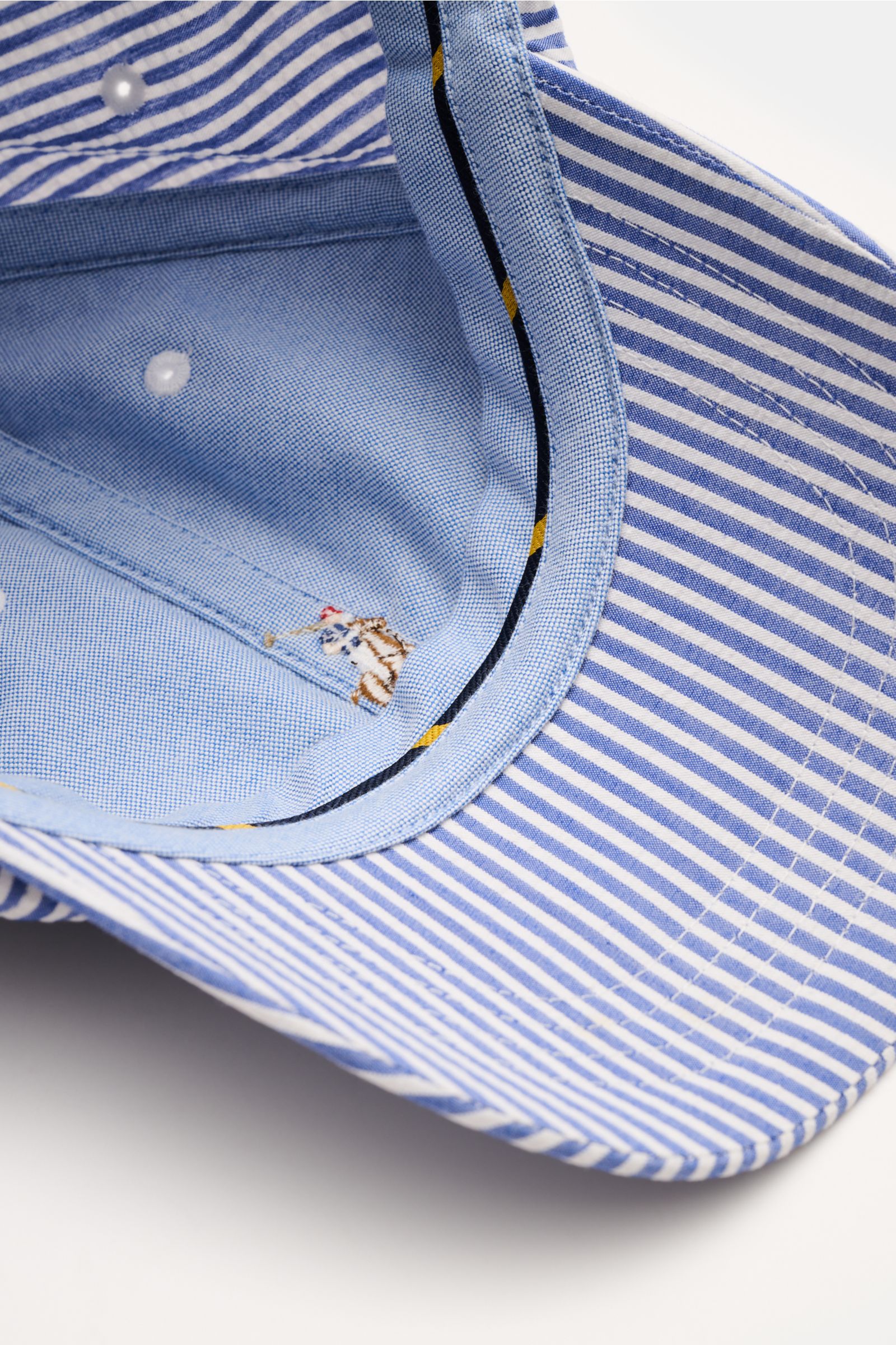 Polo Ralph Lauren Baseball-Cap blau/weiß gestreift, Innenansicht, Baumwoll-Mix, sechs-Panel-Design, gebogener Schirm, Logo-Stitching, verstellbar, sportlich elegant.