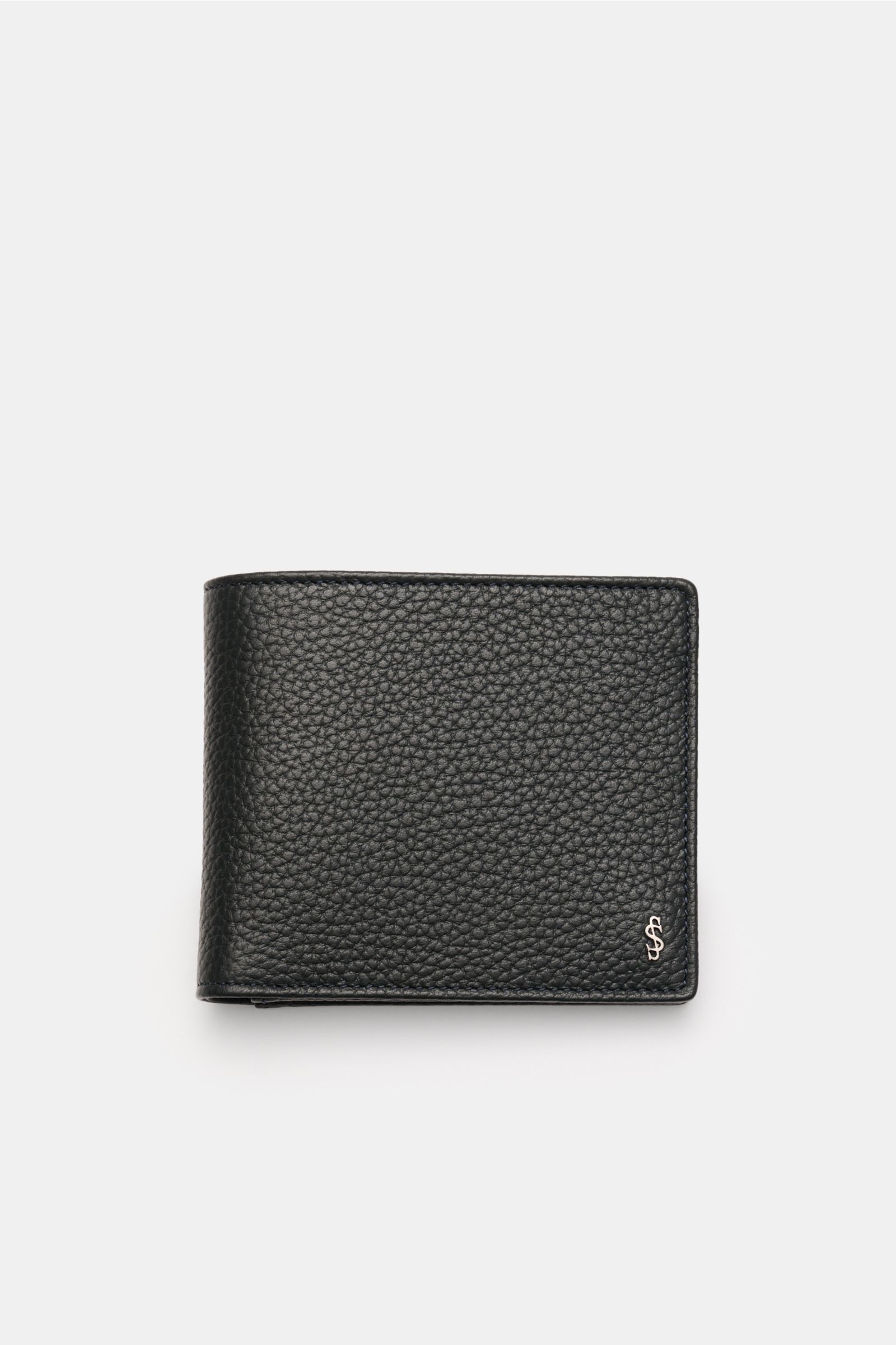Front view of Serapian Portemonnaie navy, a compact wallet in navy Cashmere-Kalbleder with marked grain and silver metal logo.

Additional detailed description:  
Alles Wesentliche stilvoll organisiert: Das klassische Portemonnaie von SERAPIAN aus edle