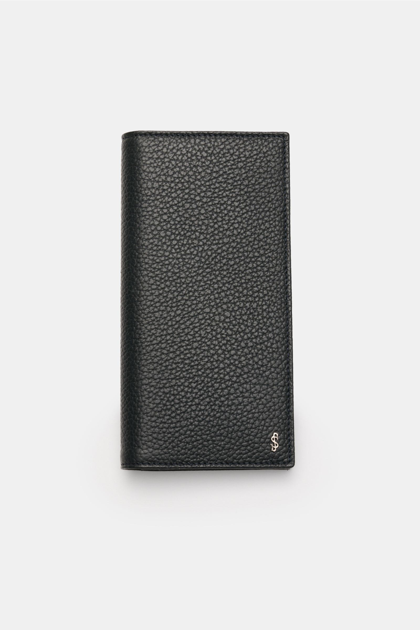 Front view of Serapian Portemonnaie navy in pebbled cashmere calf leather with silver logo, sleek and elegant design.

Perfekt organisiert: Die Kontinental-Geldbörse von SERAPIAN aus edlem Cashmere-Kalbleder bietet ausreichend Platz für Bargeld, Münzen