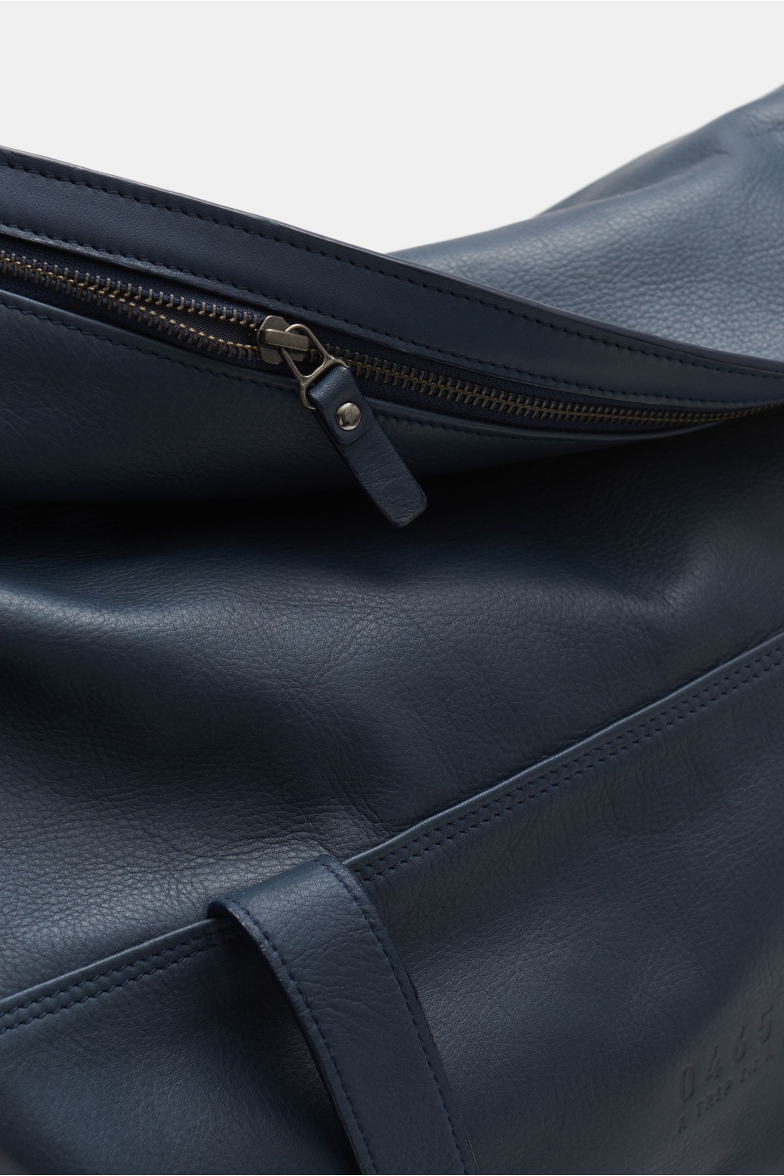 04651/ A trip in a bag Tasche 'Messenger Bag Nubuck' rauchblau