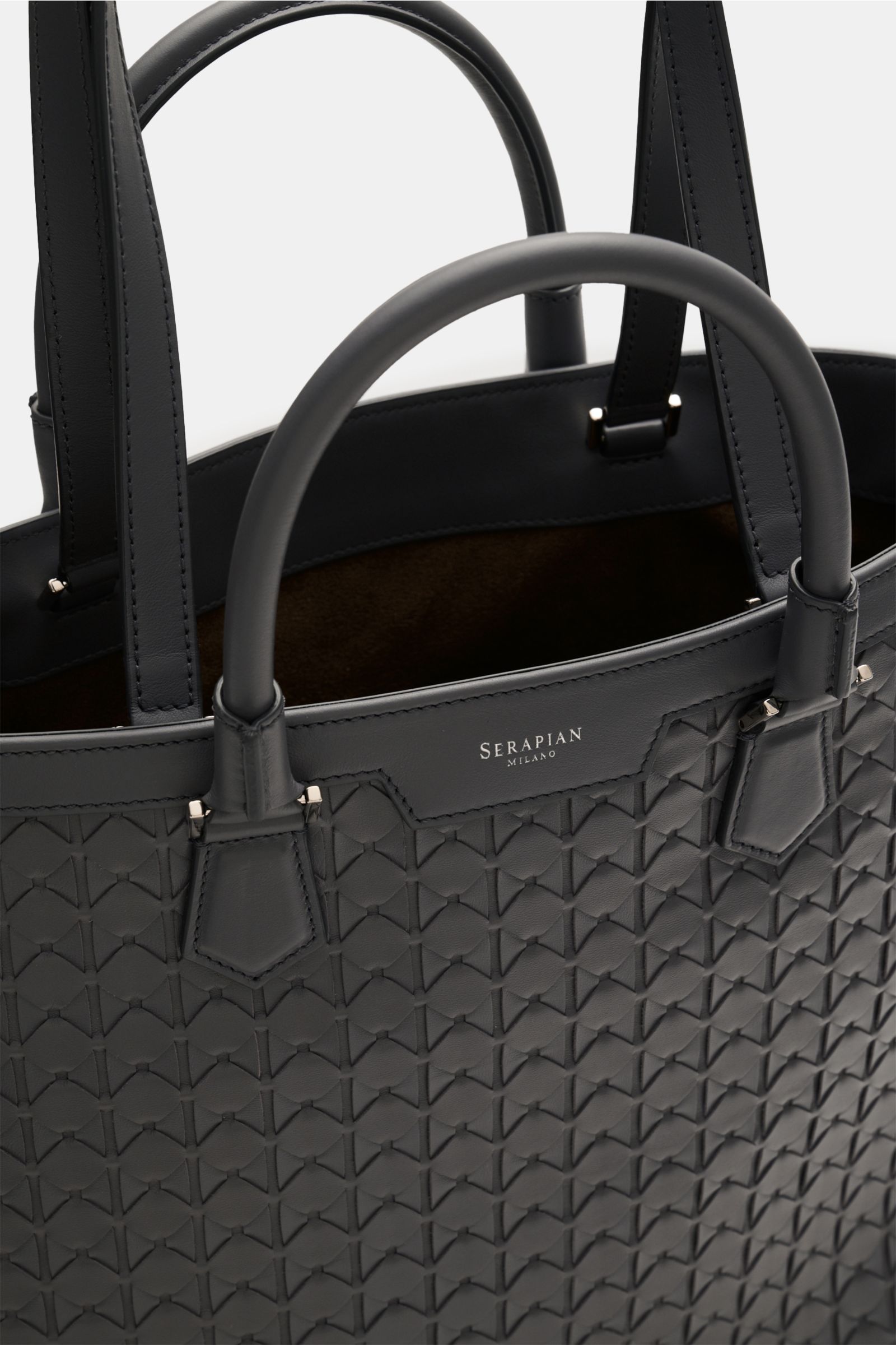 Close-up, top-front view of the Serapian Tote Bag dunkelgrau showcasing handwoven Mosaico leather, silver hardware, sturdy handles, and open main compartment with interior laptop and two other pockets.