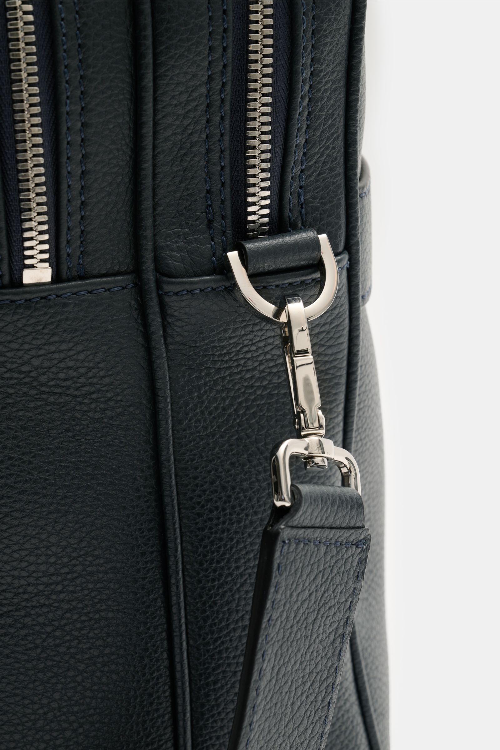 Close-up side view of Serapian Aktentasche dark navy showcasing silver hardware, marked grain calf leather, and detachable strap clasp.