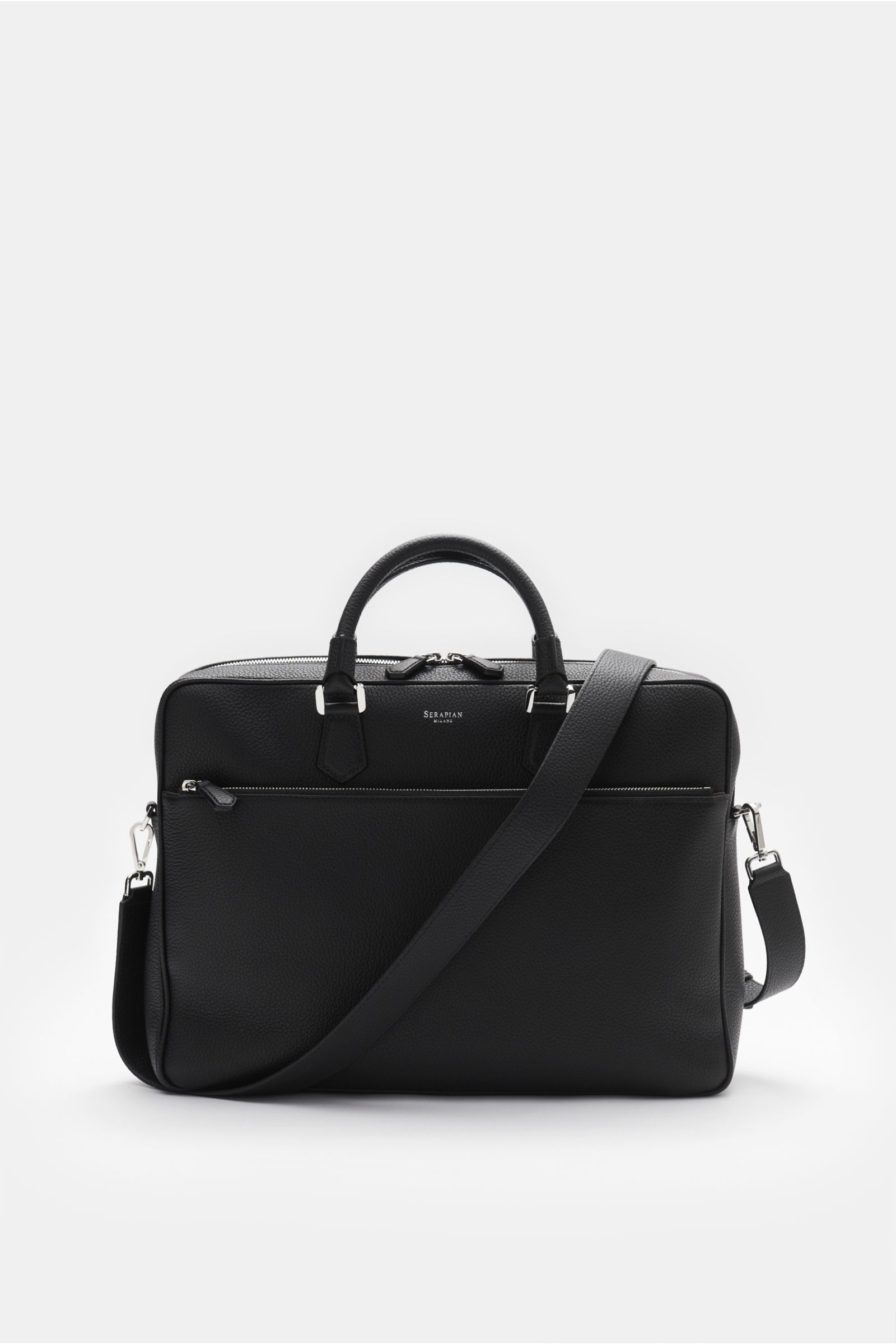 Front view of Serapian Aktentasche schwarz, a luxurious black briefcase in Italian craftsmanship with butter-soft, grained calf leather, silver hardware, sturdy handles, detachable adjustable shoulder strap, front zip pocket, small logo embossing, large m