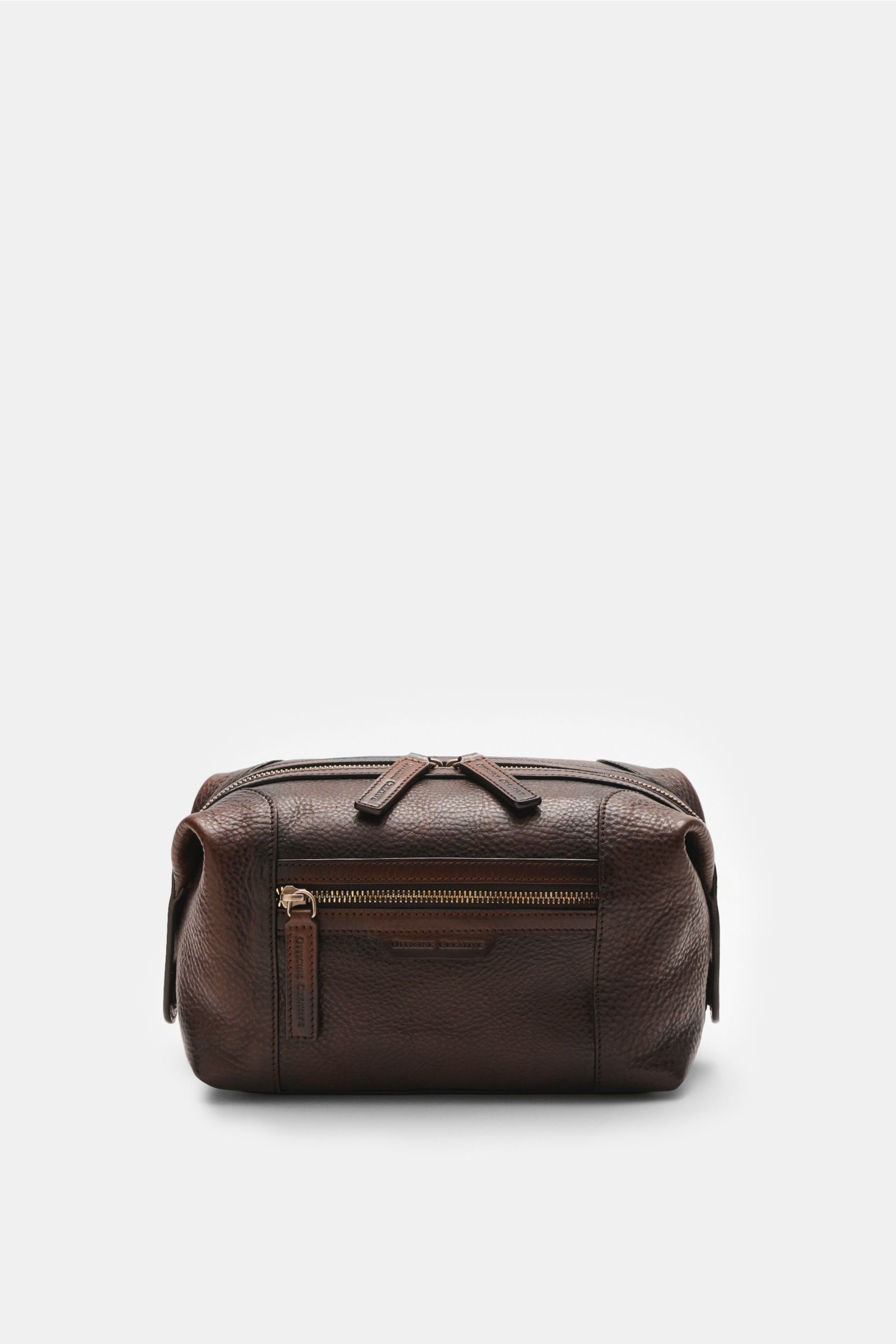 Officine Creative Necessaire dunkelbraun aus fein genarbtem Kalbleder, frontal fotografiert mit Reißverschluss-Außenfach.