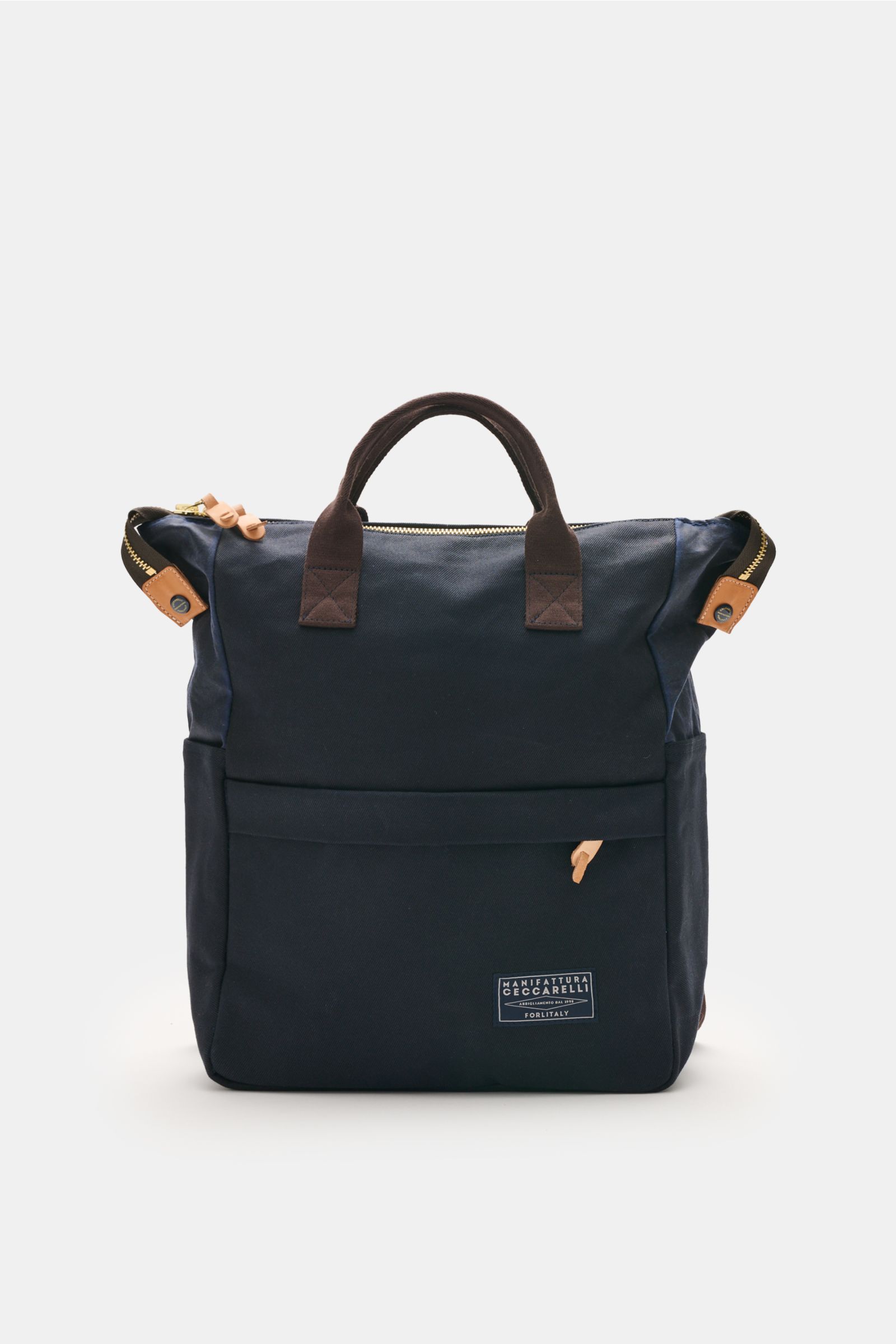 Manifattura Ceccarelli Rucksack 'Laptop' navy, frontale Ansicht, reine Baumwolle, goldfarbene Hardware, verstellbare Riemen, robust, mit Logo-Patch, Außenfach, Laptopfach, herausnehmbares Innenfach.