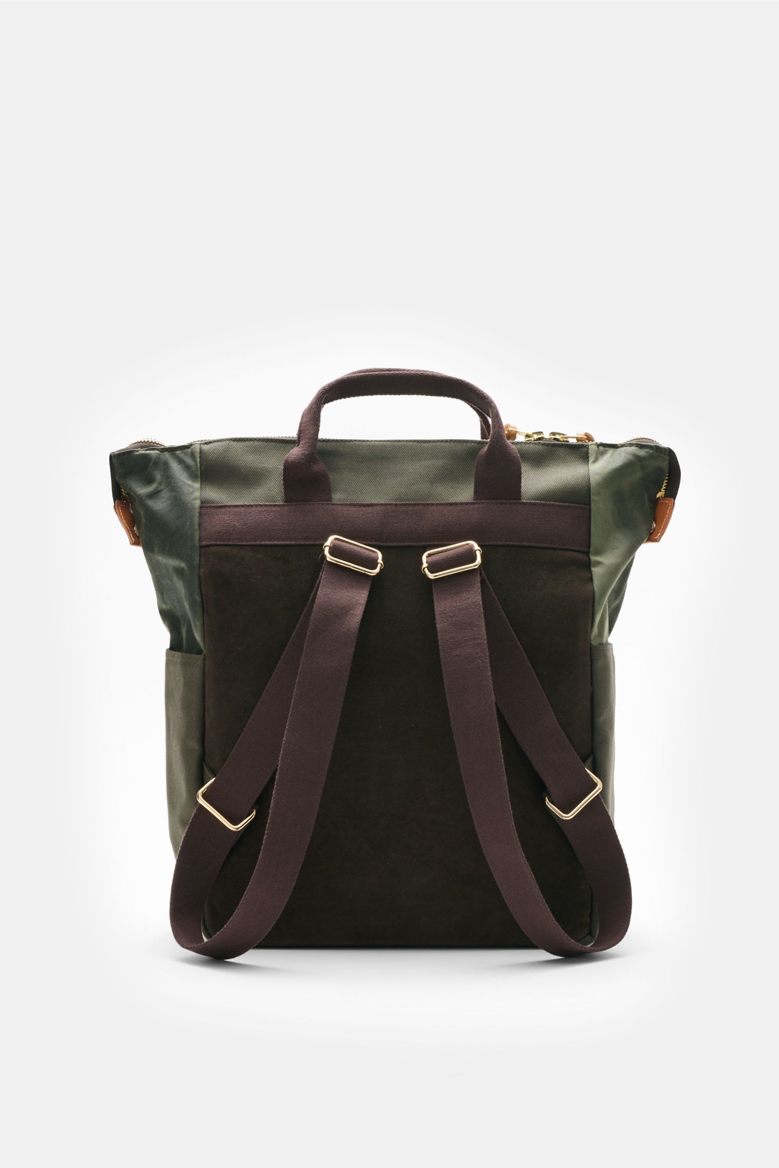 Rückansicht des Manifattura Ceccarelli Rucksack 'Laptop' oliv aus reiner Baumwolle mit verstellbaren Schulterriemen, goldfarbener Hardware, robusten Tragegriffen, Logo-Patch, Außenfach mit Reißverschluss, geräumigem Hauptfach, Laptopfach, herausnehmbarem 