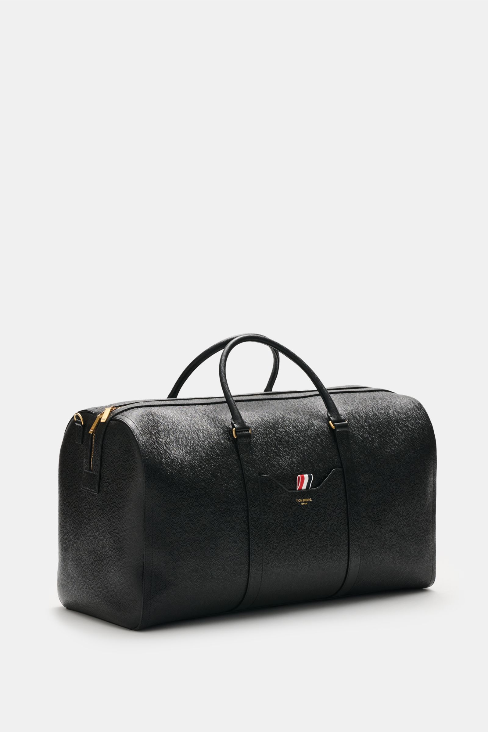 Thom Browne Weekender schwarz aus genarbtem Leder, goldfarbene Details, robuste Griffe, seitliche Ansicht, großzügiger Stauraum.