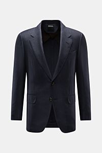 Zegna Sakko dark navy, frontale Nahaufnahme, Slim Fit, zwei Knöpfe, feines Webmuster, Cashmere-Seide-Leinen-Mix, weicher Griff, Brust- und Hüfttaschen, halbfuttert.