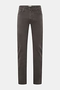 Jacob Cohen Hose 'Bard' dunkelgrau, Slim Fit Five-Pocket-Hose aus Baumwoll-Lyocell-Twill, elastisch, Button Fly, schmal zulaufend, Frontansicht.