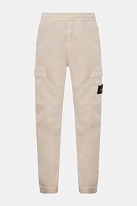 Stone Island Cargo-Jogpants 'Regular Tapered' sand, frontale Ansicht, Bio-Baumwolle, elastischer Bund, Cargo- und Gesäßtaschen, Kompass-Badge.