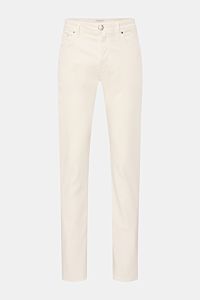 Jacob Cohen Hose 'Bard' offwhite, Slim Fit Five-Pocket-Hose aus Baumwolle und Lyocell, elastisch, Button Fly, Münztasche mit Initial, frontale Aufnahme.