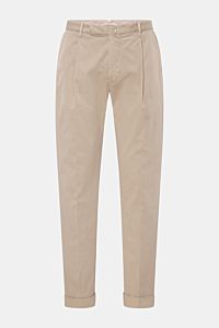 Santaniello Chino 'Camerota' beige, frontale Ansicht, knöchellang, mit einfacher Bundfalte, Twill-Baumwolle, französische Taschen, Saumaufschlag.