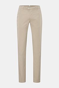 Mason's Chino 'New York Style' sand, frontale Ansicht, Slim Fit aus Baumwoll-Twill mit leichtem Stretch und feinen Details.