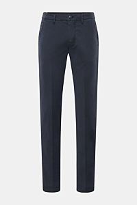 Mason's Chino 'Torino Style' navy, slim Fit mit niedriger Bundhöhe, französischen Taschen, Zip Fly, Baumwoll-Lyocell mit Stretch, frontal fotografiert.