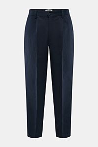 Front view of Briglia 1949 Chino 'Portofino' navy pants, made of cotton and linen twill, tapered fit, ankle-length with button and zipper closure.

Description:
Hoher Tragekomfort trifft elegante Silhouette: Mit der edlen Hose 'Portofino' von BRIGLIA 1