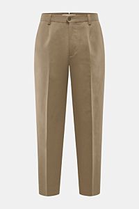 Front view of Briglia 1949 Chinos 'Portofino' taupe trousers in cotton and linen twill with tapered fit, ankle length, single pleat.

Description: Maximum comfort meets an elegant silhouette: The elegant 'Portofino' trousers by BRIGLIA 1949 combine sum