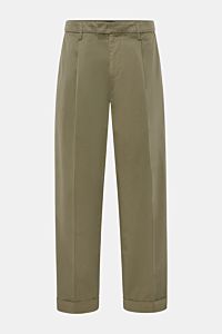 Dondup Baumwollhose 'Mel' oliv, frontale Ansicht, loose Fit, knöchellang mit einfacher Bundfalte, Reißverschluss, französischen Taschen, Saumaufschlag.