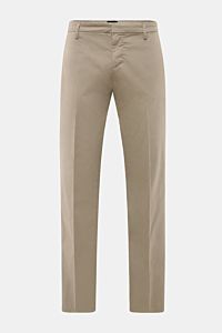 Front view of Dondup Cotton trousers 'Gaubert' taupe in slim fit, slightly elasticated cotton with French and back button pockets, zip and slide button.

For anyone who loves Italian fashion, the 'Gaubert' cotton trousers by DONDUP are the perfect choi