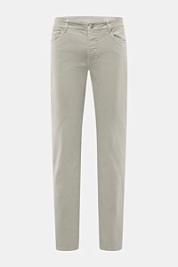Brunello Cucinelli Jeans 'Traditional Fit' sage shown from front view, relaxed tapered fit, cotton denim, button fly, five-pocket style, coin pocket with logo stitching, leather patch, slightly elasticated and robust fabric. A luxurious denim classic from