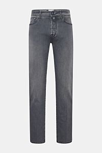 Jacob Cohen Jeans 'Scott' anthrazit, Slim Fit, knöchellang, elastisch, dezente Used-Waschung, Frontansicht mit Button Fly und Five-Pocket-Stil.