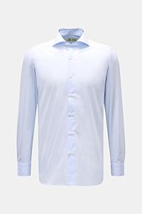 Front view of Borrelli Business Hemd 'Nando' Haifisch-Kragen hellblau/weiß gestreift, slim fit, poplin cotton with classic stripe pattern.

Zeitloser Klassiker: Das Hemd 'Nando' von BORRELLI überzeugt mit klassischem Design und unvergleichbarem Trageko
