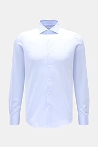 Front view of the BRAUN Hamburg Business shirt shark collar light blue, made of fine cotton gabardine, smooth feel, extra slim fit, shark collar, French button placket, classic barrel cuffs, waist darts at the back, rounded hem.