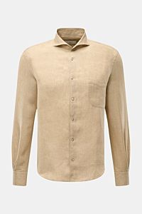 Front view of Ace Denim Linen shirt shark collar beige in lightweight pure linen fabric with slim fit, French button placket, and rounded hem.

Stay comfortable in the warmer months: This ACE DENIM shirt in lightweight linen fabric is a casual statemen