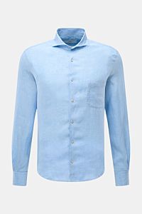 Front view of Ace Denim Linen shirt shark collar light blue in slim fit with French snap button placket, barrel cuffs, pocket, and rounded hem.

Description: Stay comfortable in the warmer months: This ACE DENIM shirt in lightweight linen fabric is a c