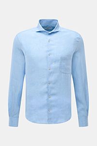 Front view of Ace Denim Linen shirt shark collar light blue, slim fit pure linen fabric with French button placket and barrel cuffs.

Stay comfortable in the warmer months: This ACE DENIM shirt in lightweight linen fabric is a casual statement piece fo