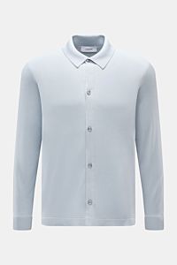 Lardini Seiden-Strickhemd pastellblau, Slim Fit, mit Umlegekragen, glatter Knopfleiste, doppelt gearbeiteten Säumen, feines Strickbild, frontal fotografiert.