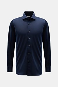 Frontal fotografiertes Fray Piqué-Hemd Haifisch-Kragen 'Lione Cucitura' navy, Slim Fit, reine Baumwolle, Sportmanschette, Taillenabnäher.